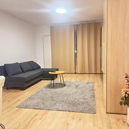 Comfortable In Coresi Area Apartamento