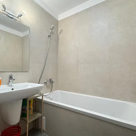 Comfortable In Coresi Area Apartamento